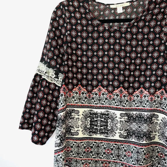 Francesca’s Miami Black & Red Boho Printed Bell Sleeve Blouse Small Women’s - Picture 3 of 10